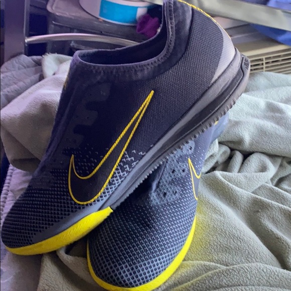 These shoes are unused and AMAZING! - Picture 2 of 3